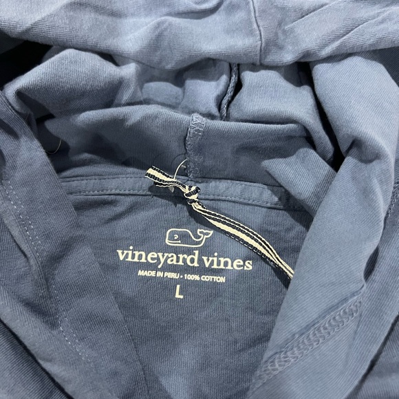 Men’s Vineyard Vines Top - Picture 4 of 4